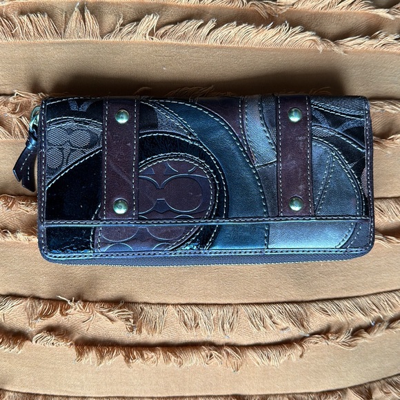 COACH leather wallet/clutch - Picture 2 of 14